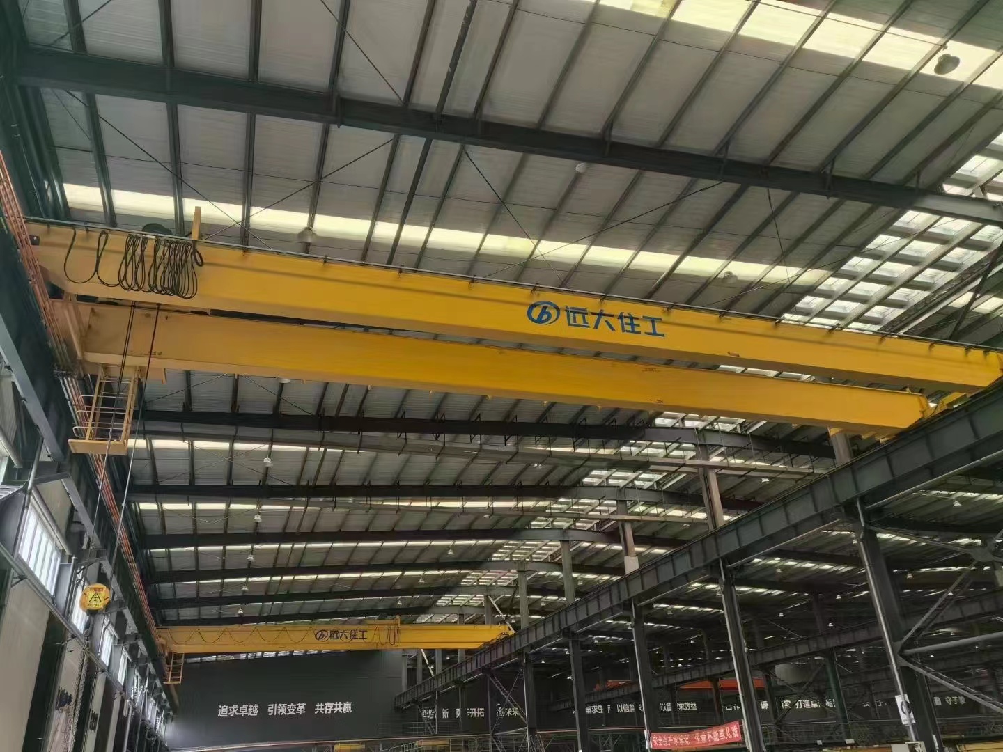 售卫华起重机16吨双樑 /6台-跨距22.5M，50/16吨双樑/ 1台-跨距22.5M！9成新设备，欲购从速。