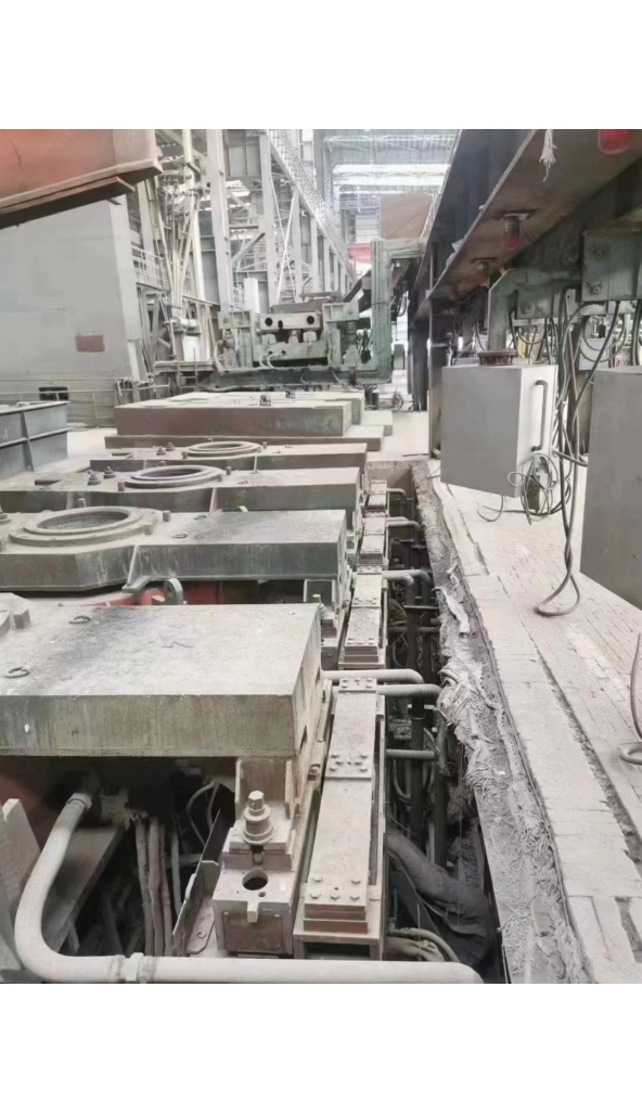 领奔机械代友售R16米弧四机四流板坯连铸机：1套，结晶器及水冷系统齐全，配有方坯圆坯两套，带电磁搅拌，电控及水泵齐全！