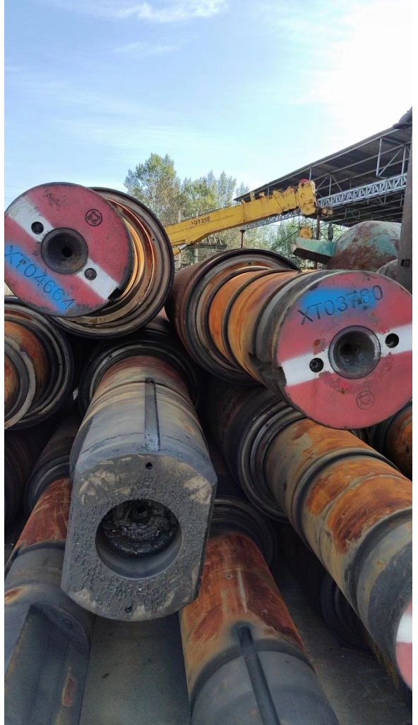 领奔机械售中板轧辊：800吨左右!