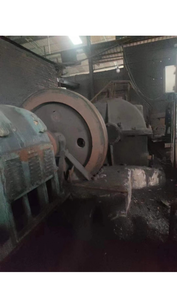 售∮365三辊开坯机，∮325一拖二，交流电机配置，六连轧角钢生产线：1套，欲购从速，热线：18921285777.李。