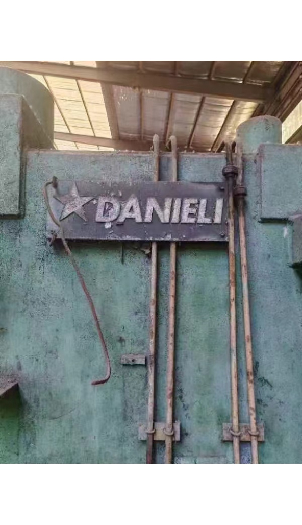 待嫁达涅利∮850八辊矫直机：1台，看上的朋友联系：18921285777.李。