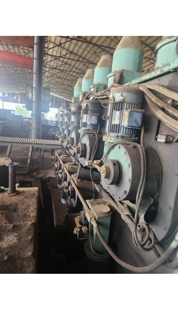 售雪浪∮600矫直机：1台，配直流电机，欲购从速。