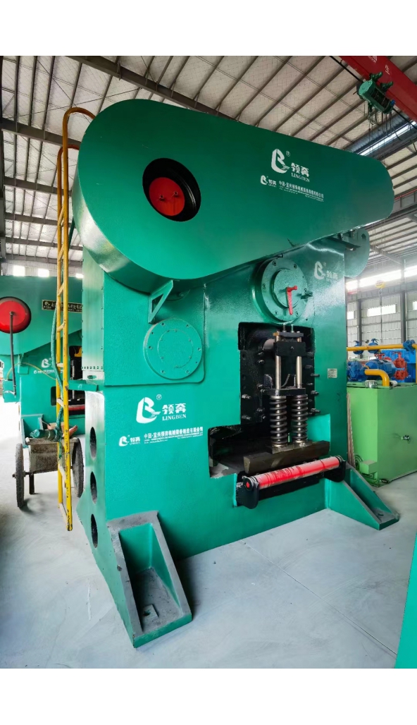 领奔机械现货售500-1250吨棒材定尺冷剪：20台，刀口宽：650-1500mm，欢迎咨询采购。