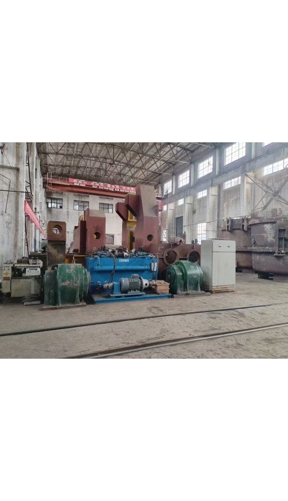 售卷板机1台  对称式结构，能力是120*3600，整机重量是195吨，现在主要缺上辊1件，下辊1件，主传动电机90KW2台、支撑辊部分